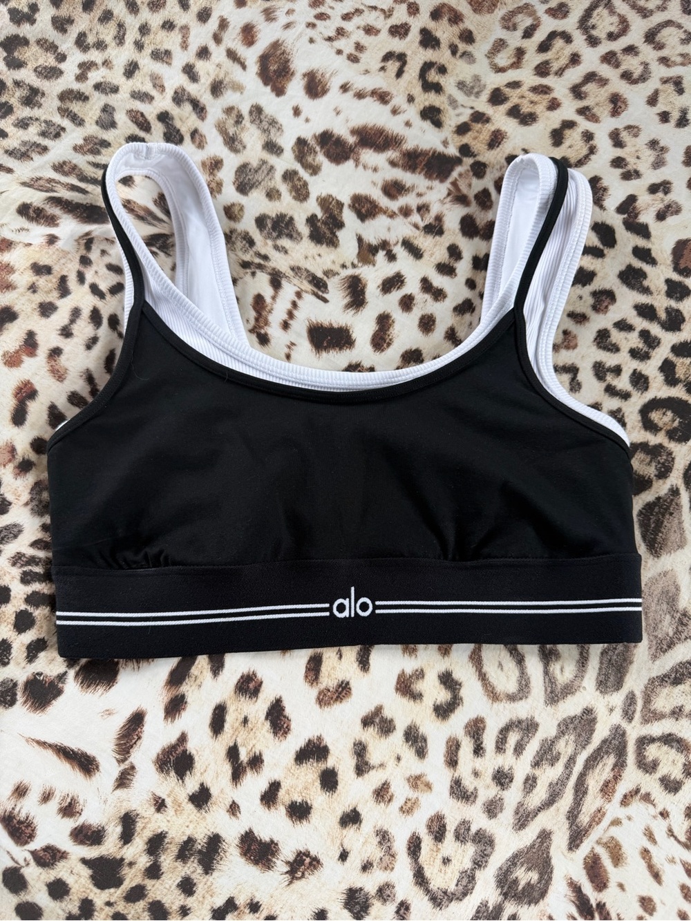 ALO Yoga Black & White Scoop Sports top / LIKE NEW